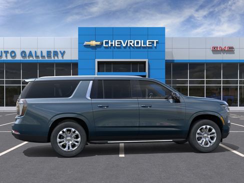 New 2026 Chevrolet Suburban LT RWD image 6