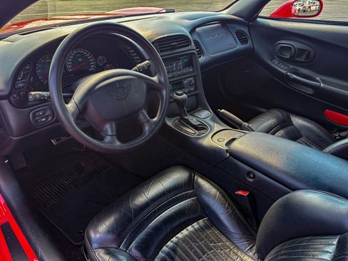 Used 2000 Chevrolet Corvette Convertible w/ Memory Pkg image 18