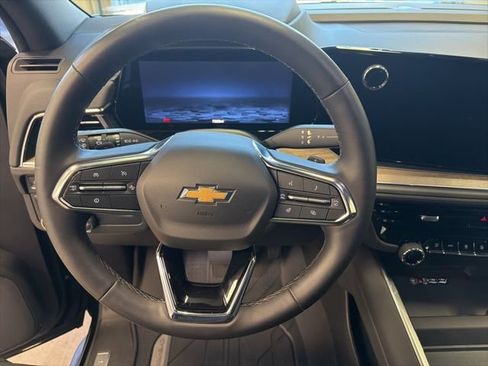 Used 2025 Chevrolet Tahoe High Country AWD/4WD image 18