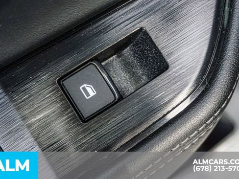 Used 2025 Nissan Rogue SV image 50