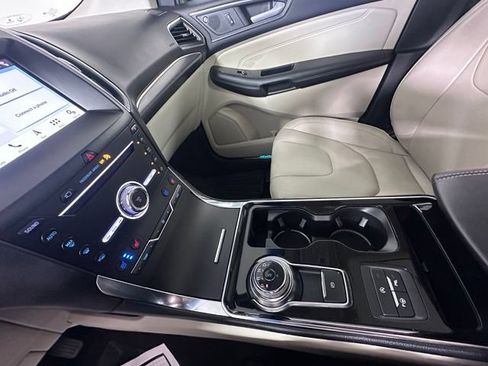 Used 2019 Ford Edge Titanium w/ Equipment Group 301A AWD/4WD image 33