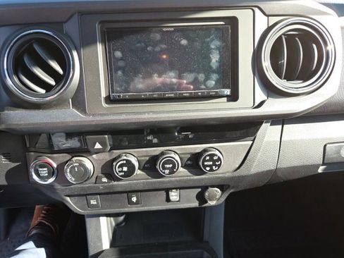 Used 2016 Toyota Tacoma 4x4 Double Cab image 16