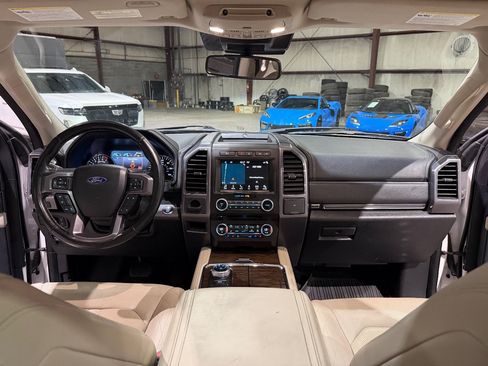 Used 2018 Ford Expedition Platinum RWD image 29
