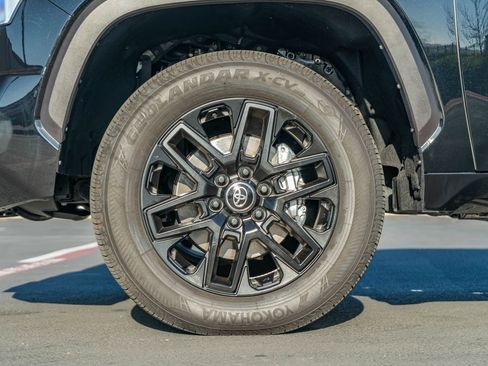 Certified 2025 Toyota Tundra Limited AWD/4WD image 5