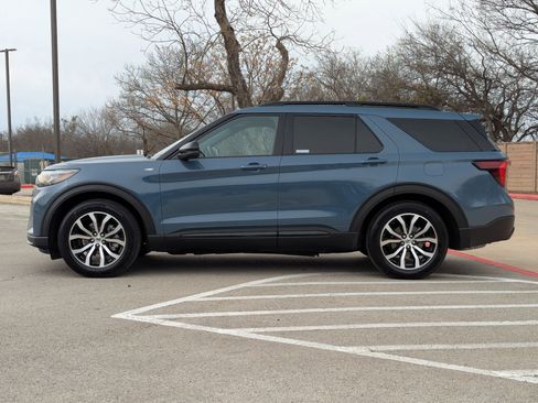 Used 2025 Ford Explorer ST-Line image 7