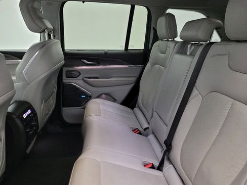 Used 2022 Jeep Grand Cherokee Overland w/ Advanced Protech Group III image 18