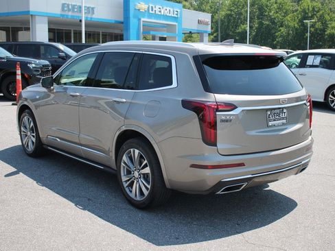 Used 2022 Cadillac XT6 Premium Luxury w/ Technology Package FWD image 6