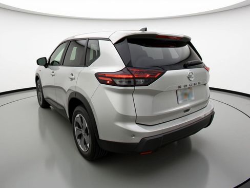 Used 2025 Nissan Rogue SV image 5