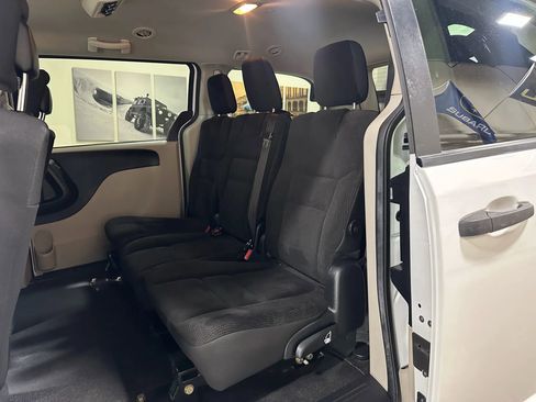 Used 2019 Dodge Grand Caravan SE image 21