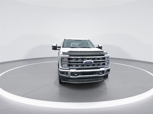 Used 2024 Ford F250 Lariat w/ Chrome Package image 3