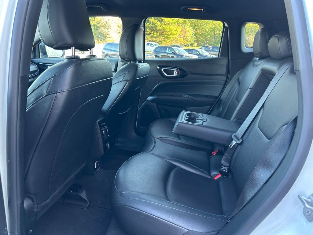 Used 2026 Jeep Compass Limited AWD/4WD image 27