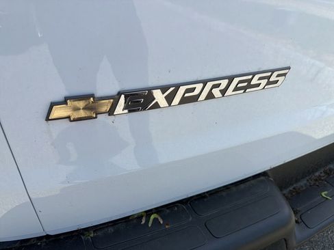 New 2026 Chevrolet Express 3500 RWD image 18
