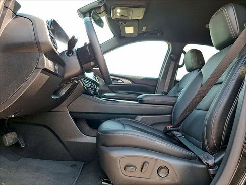 New 2025 Chevrolet Traverse LT w/ Enhanced Driving Package FWD image 14