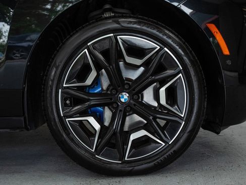 Used 2024 BMW iX xDrive50 w/ Premium Package AWD/4WD image 10