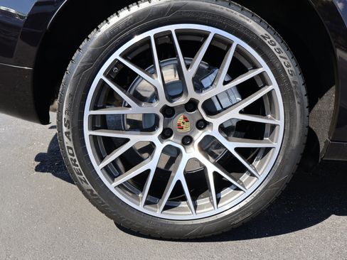 Used 2020 Porsche Macan Turbo AWD/4WD image 11