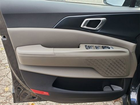 New 2026 Kia Carnival LX image 7