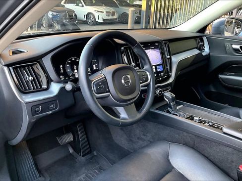 Used 2019 Volvo XC60 T6 Momentum w/ Premium Package image 17