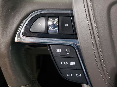 Used 2017 Lincoln Continental Select w/ Climate Package image 22