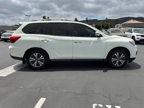 Used 2020 Nissan Pathfinder S FWD image 5