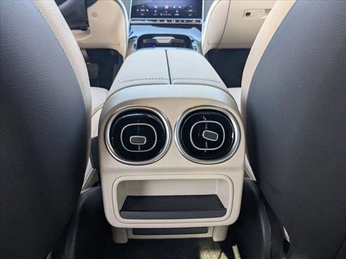 Used 2025 Mercedes-Benz C 300 Sedan image 18