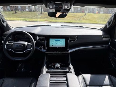 Used 2024 Jeep Wagoneer 4WD w/ Convenience Group I image 28