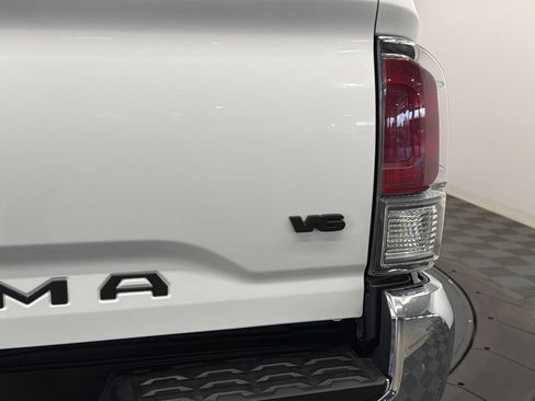 Used 2023 Toyota Tacoma TRD Off-Road AWD/4WD image 14