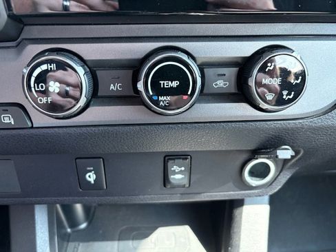 Used 2017 Toyota Tacoma TRD Off-Road w/ Tow Package image 15