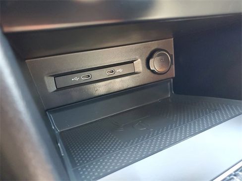 Used 2022 Volkswagen Taos SE image 33