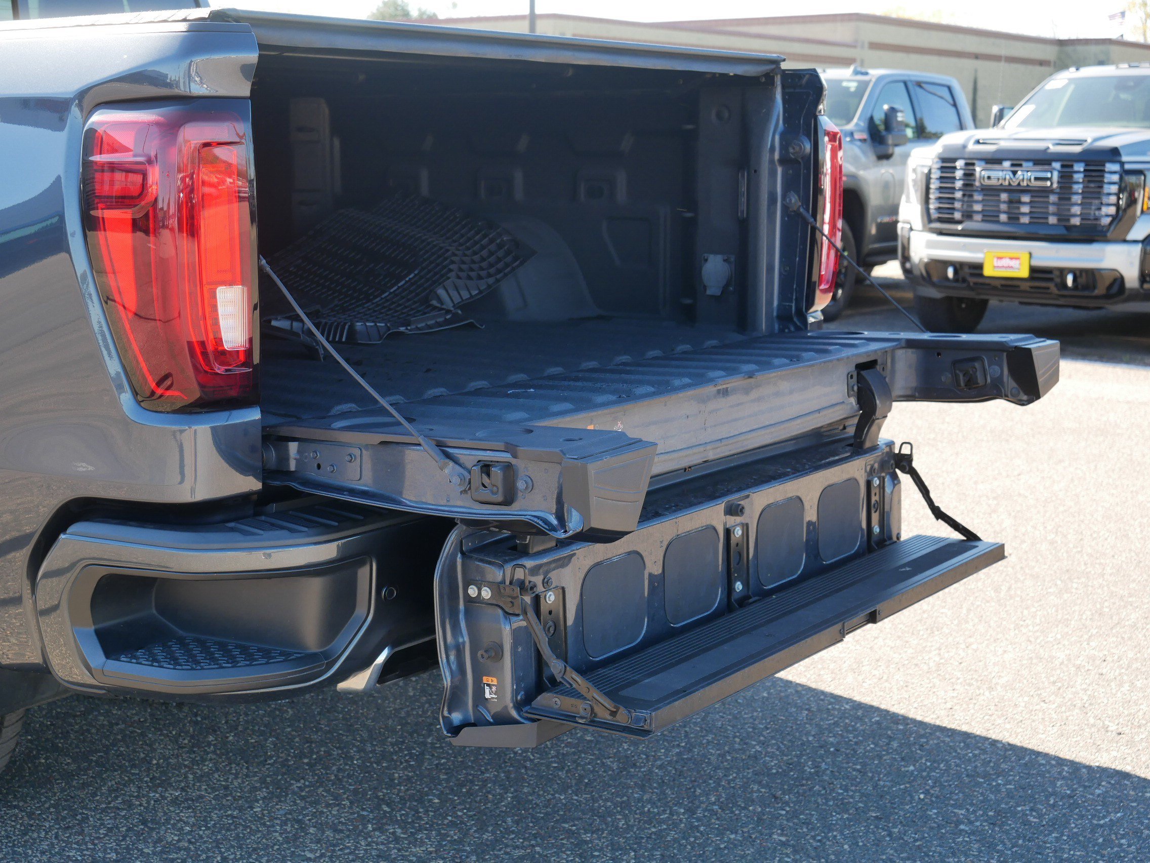 Used 2021 GMC Sierra 1500 Denali w/ Denali Ultimate Package AWD/4WD image 18