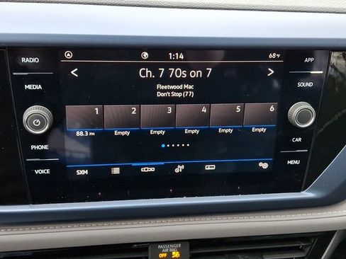 Certified 2024 Volkswagen Taos SE w/ Panoramic Sunroof Package image 23