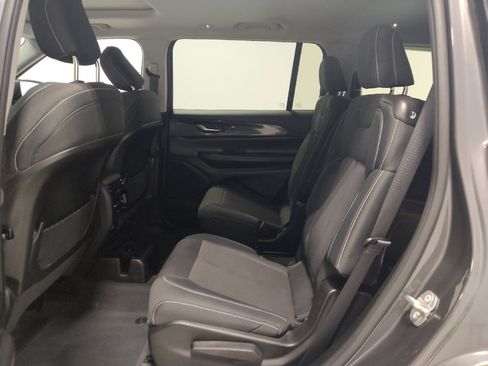 Used 2023 Jeep Grand Cherokee L Laredo AWD/4WD image 18