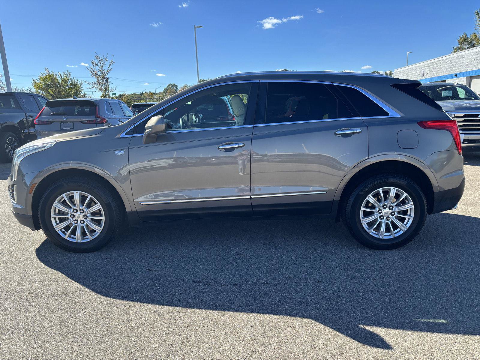 Used 2018 Cadillac XT5 FWD w/ LPO, Wheel Lock Package image 2