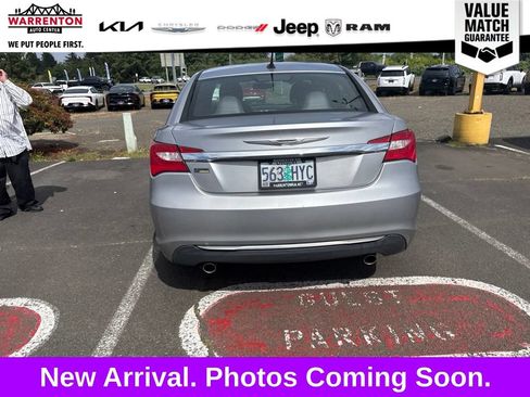 Used 2014 Chrysler 200 Touring FWD image 5