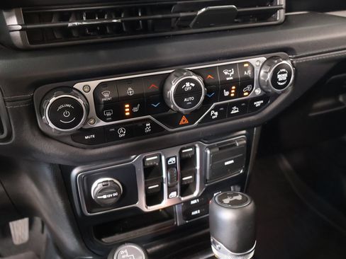 Used 2024 Jeep Wrangler Unlimited Sahara w/ Technology Group AWD/4WD image 8