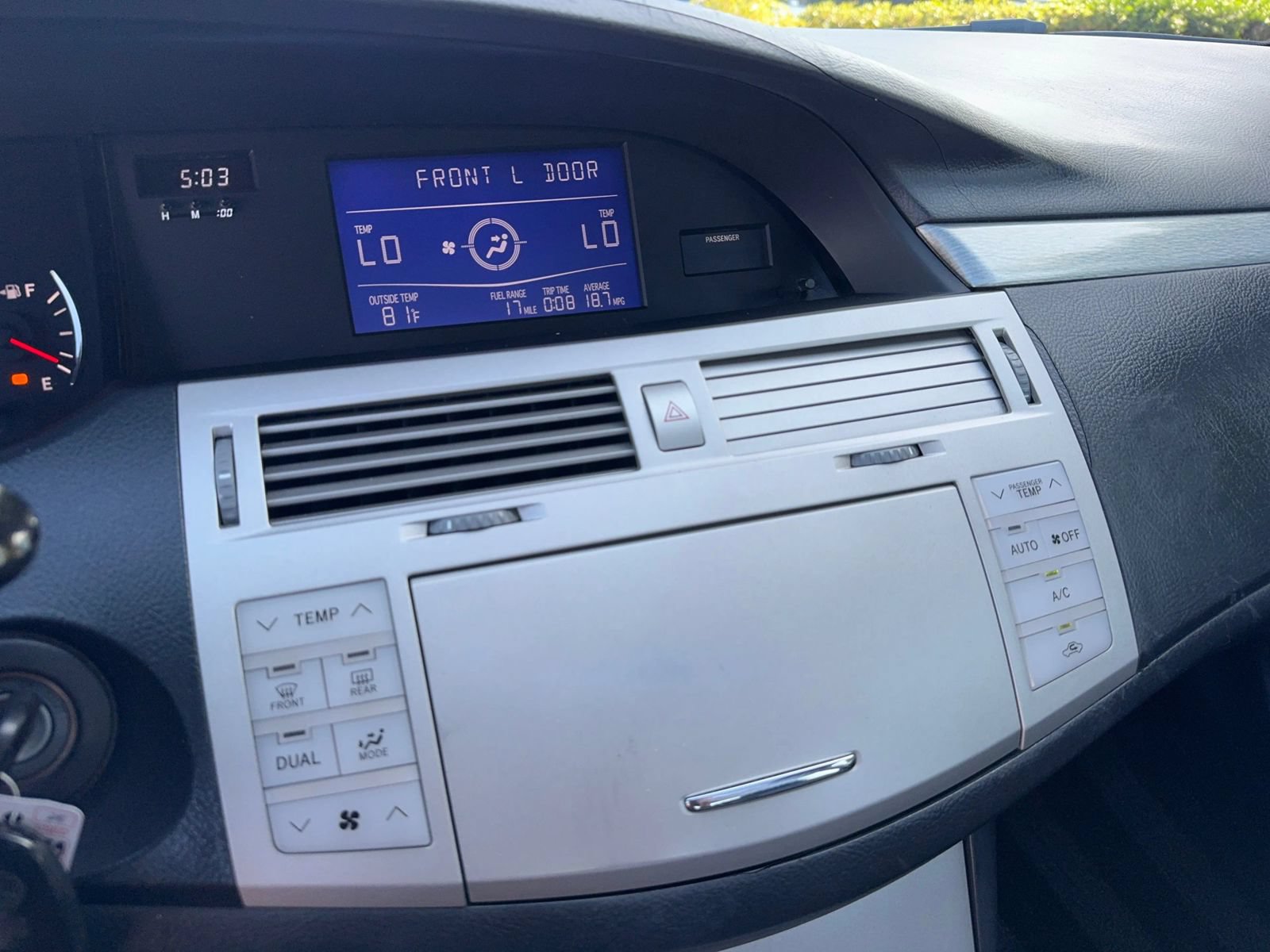 Used 2005 Toyota Avalon Touring FWD image 26