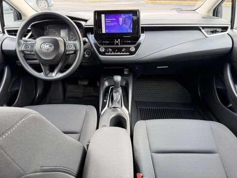 Used 2025 Toyota Corolla LE w/ LE Premium Package FWD image 2
