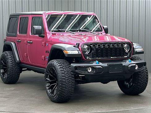 Used 2024 Jeep Wrangler Unlimited image 7