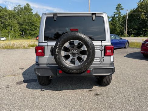 Used 2018 Jeep Wrangler Unlimited Sahara w/ LED Lighting Group AWD/4WD image 4