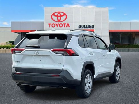 Used 2020 Toyota RAV4 LE FWD image 5