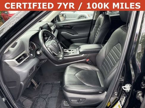 Used 2022 Toyota Highlander LE AWD/4WD image 14
