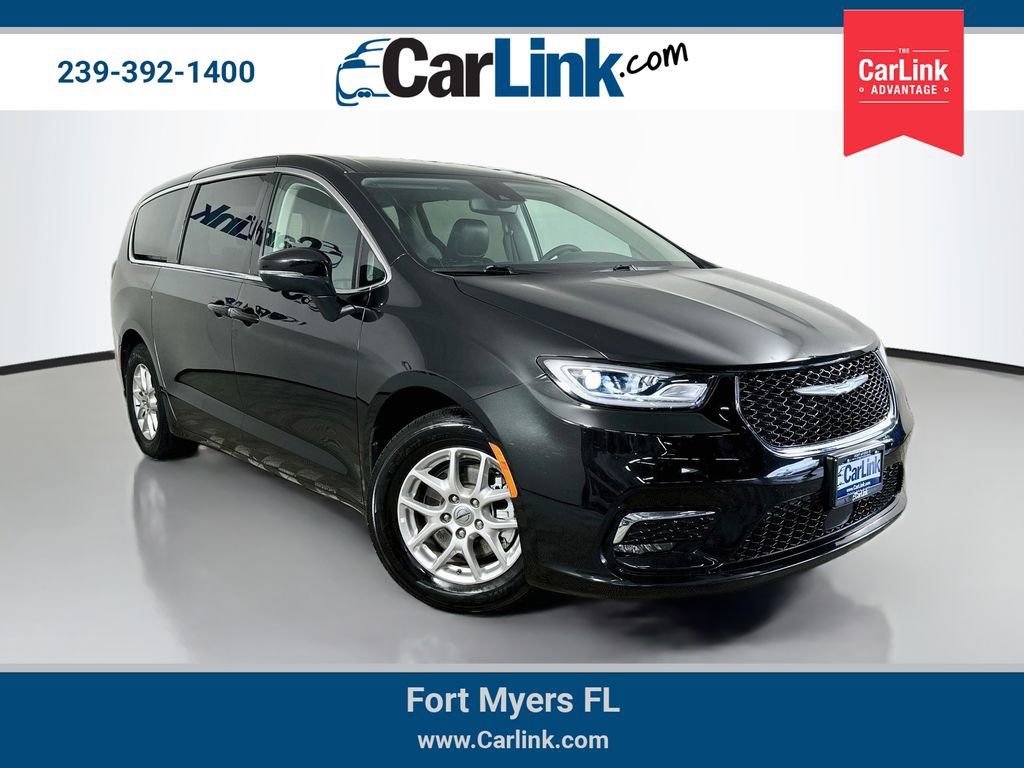 Used 2023 Chrysler Pacifica Touring-L FWD image 1