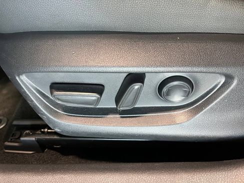 Used 2025 Toyota Camry XSE FWD image 18