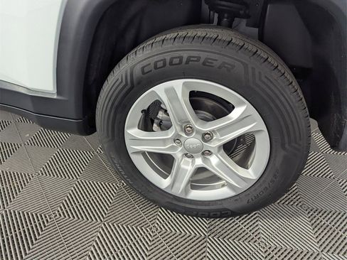 Certified 2023 Jeep Compass Sport image 18