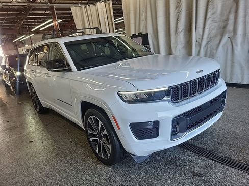 Used 2023 Jeep Grand Cherokee L Overland w/ Luxury Tech Group IV image 4