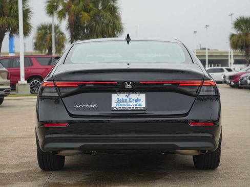 Used 2025 Honda Accord SE image 5