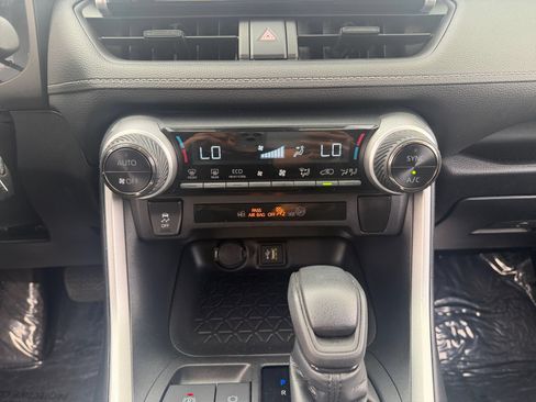 Certified 2024 Toyota RAV4 LE AWD/4WD image 17