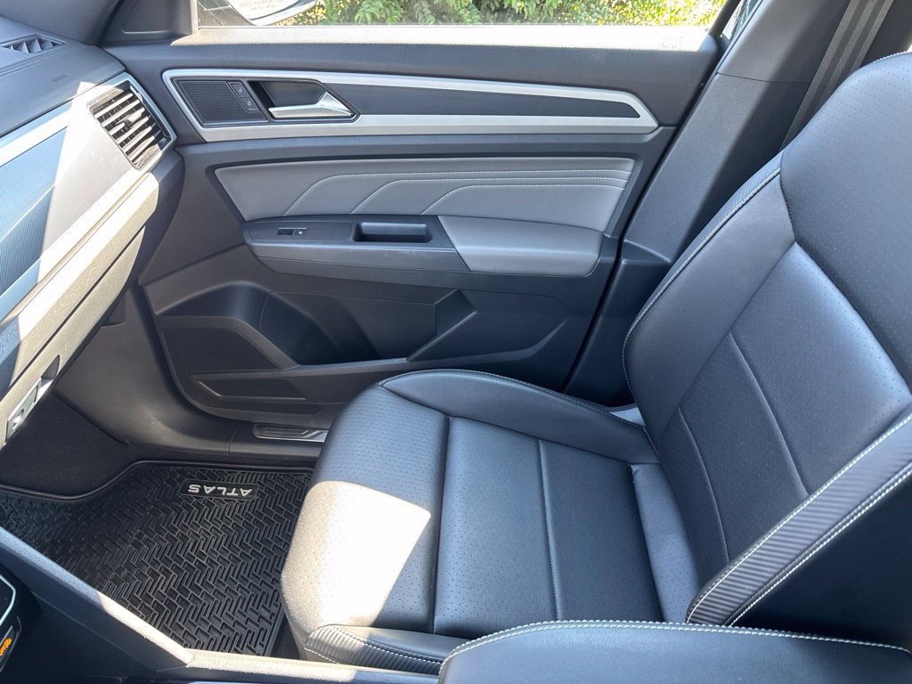 Used 2023 Volkswagen Atlas Cross Sport SEL R-Line AWD/4WD image 21