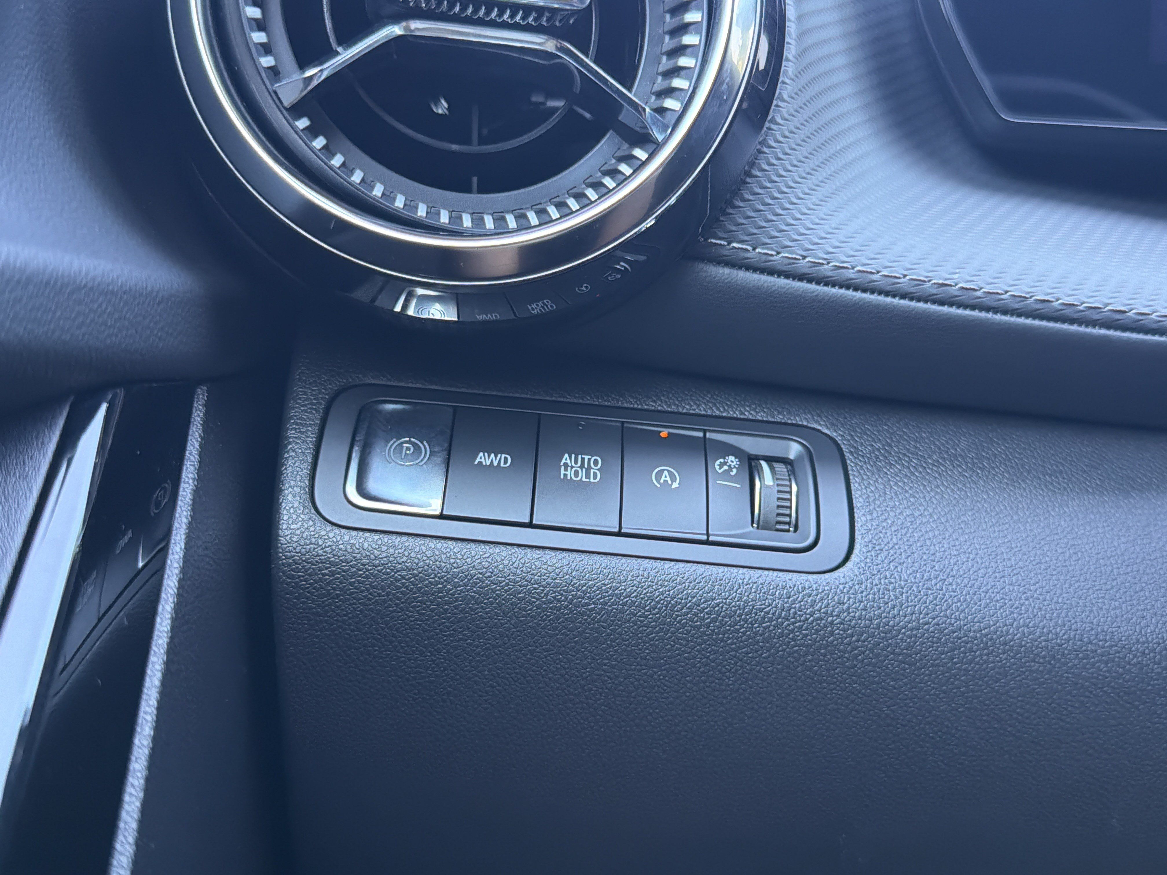 Used 2025 Chevrolet Equinox LT AWD/4WD image 13