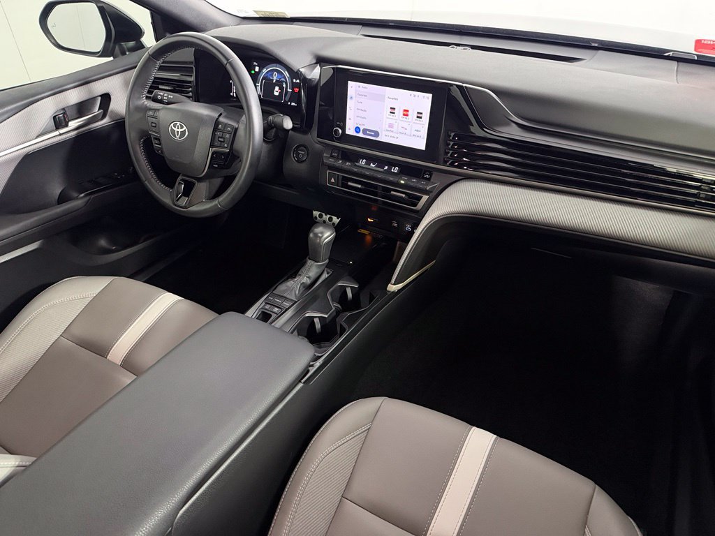 Used 2025 Toyota Camry SE w/ Convenience Package FWD image 14