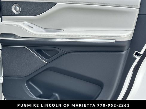 New 2026 Lincoln Navigator L Reserve AWD/4WD image 16